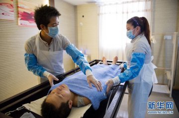 实拍“90后”职业入殓师