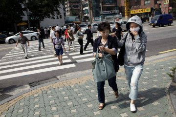 韩国摄影师记录5位模特血腥整容蜕变全程