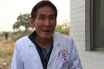 寻找身边的好医生系列报道之十九：用爱心为患者撑起一片蓝天