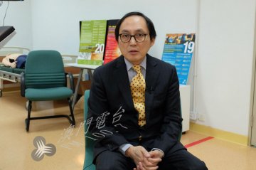 霍文逊估计至少需5至7年筹备医学院