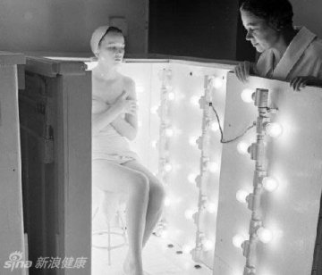 探秘国外最神秘恐怖的少女药浴