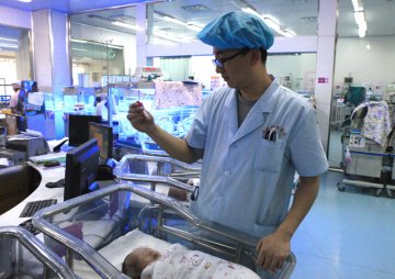 甘肃省妇幼保健院救治一例全国罕见“乳糜血症”患儿