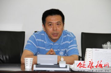 北京市卫生局副局长、新闻发言人雷海潮等到新浪网商谈首都健康微博平台建设事宜