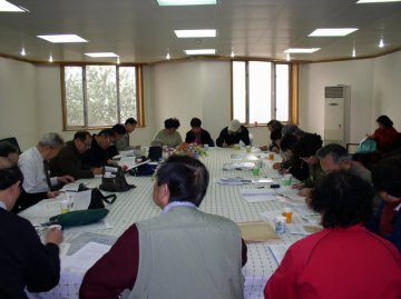 局机关离退休党员积极学习宣传十七大精神