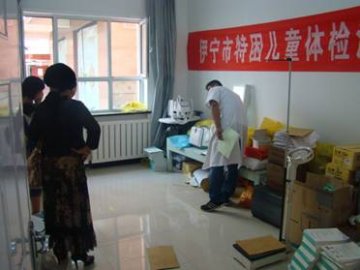 新疆伊犁州伊宁市开展健康体检，让受艾滋病影响儿童快乐成长
