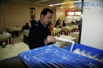 湖南1家医院营养餐厅使用黑窝点餐具被查