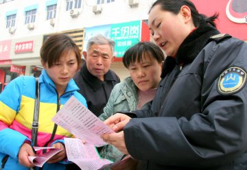 3.15淮北市卫生监督员走上街头