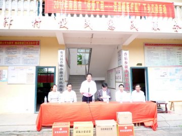 南昌市外事侨务办开展“侨爱工程——送温暖医疗队”下乡义诊活动