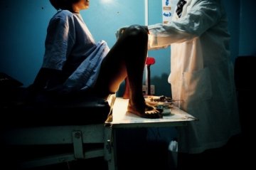 肯尼亚非法堕胎的受害女性