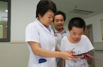重症急性播散性全脑炎女孩