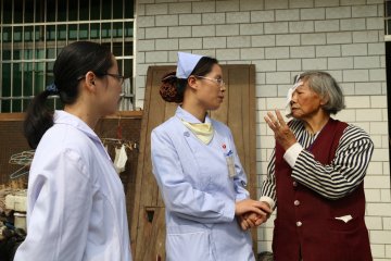 医院动态：湖南省肿瘤医院党员青年博士深入贫困癌症患者家中免费服务