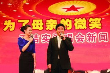 王洁实放歌大会堂