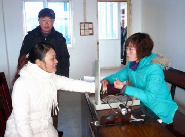 安徽中医学院送医到霍邱