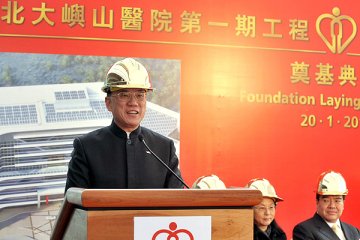 曾荫权：不会减少公营医疗投放