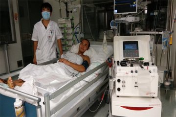 海南分院成功首施毒蛇咬伤血浆置换术