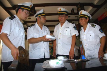 淮北出重拳查处不合格餐饮具5家合格单位挂牌