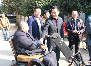 省民政厅副厅长孙中喜节前到荣军医院慰问残疾军人
