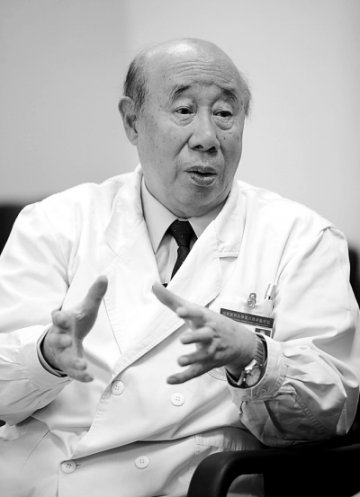 曲绵域 一生守望不言悔