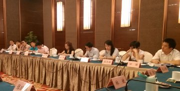 “完善医疗救助制度座谈会”在京召开