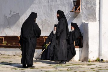 女人禁入!探秘希腊禁欲禁女人的男人岛