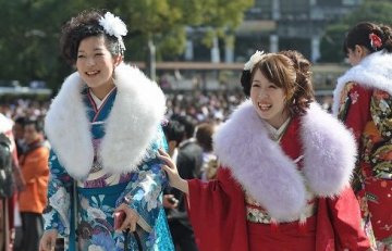 日本成人节少女漫步组图