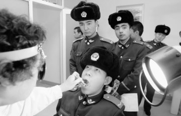 火灾救援官兵接受免费体检