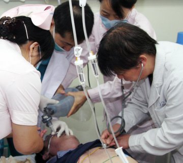 面对命悬一线的急性心梗患者