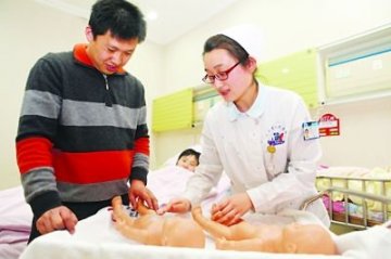 男子乳房出现乳白色渗出物 系脑垂体微腺瘤所致