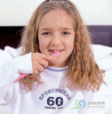 专家推荐“抖动刷牙”更干净