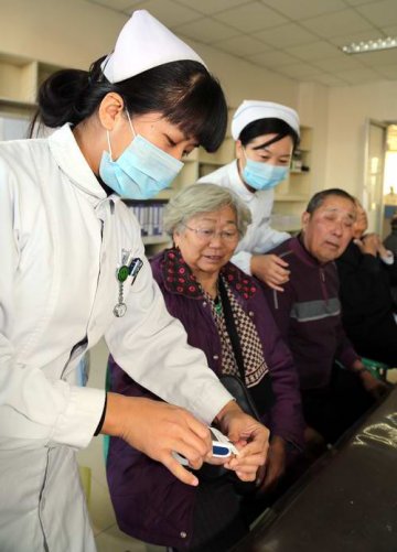 五师医院开展“联合国糖尿病日”大型义诊活动