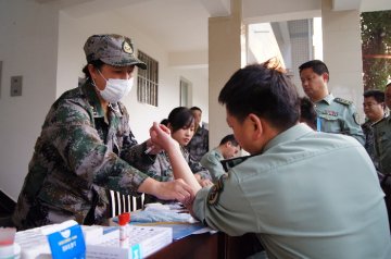 解放军第60医院上门体检服务边防官兵