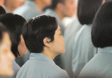 癌症女教师为过好日子率全家贩毒