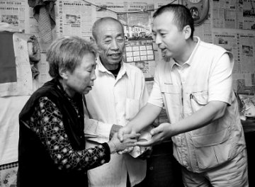 “中医中药中国行”慰问困难户