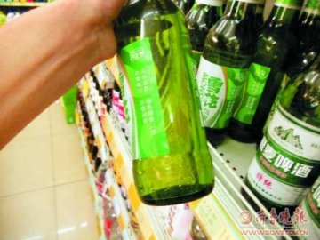 旧瓶装新酒安全隐患多 啤酒瓶超期服役成“炸弹”