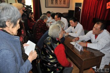 “敬老、爱老、关爱在身边”民进省医院支部寒冬送温暖