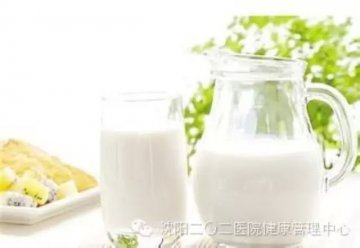 军医提醒：这样喝牛奶很伤身！
