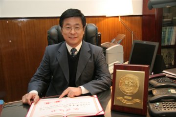 启示一：医疗资源的重新洗牌同样隐藏着发展机遇，创一流服务的品牌是立院之本，全面应用高新技术是兴院之路