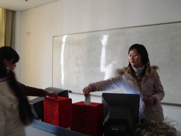 用温暖爱心共助年轻女博士生抗击病魔