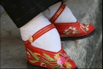 古代妇女裹足的真正原因：竟是因为性感