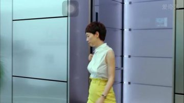 马伊俐回应胸下垂：坚持母乳喂养 孩子更聪明