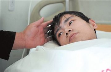 男孩肠腹溃烂伤口4年未愈 被诊断为“克隆氏病”