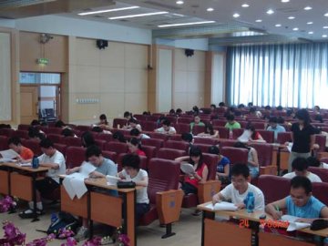 我校奥运医疗专项志愿者英语笔试顺利进行
