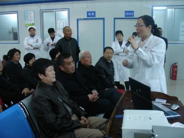 阜南县医院举办糖尿病义诊 传播糖尿病健康知识