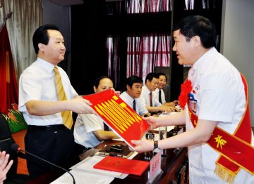 邯郸市中心医院重奖先进科技工作者