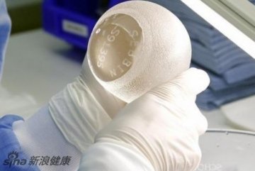 该公司生产数字仿真的乳房硅胶植入物