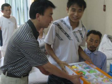 省民政厅“六一”儿童节慰问“重生行动”在院手术患儿