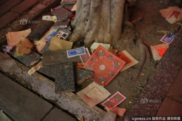 广州近百人持砖头木棒打砸医院