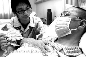 儿子将自己的肝脏移植给父亲