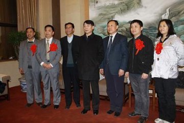 辽宁省第82批援外医疗队员昨日启程赴也门执行援外医疗任务韩明惠副厅长亲自为...