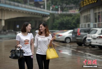 都市白领变身“女汉子”